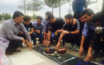 جشن تولد احسان محمديانی در ارامگاه ابدي / حضور بازيكنان شهرداري ساوه بر مزار بازيكن فقيد ساوه+ تصاویر